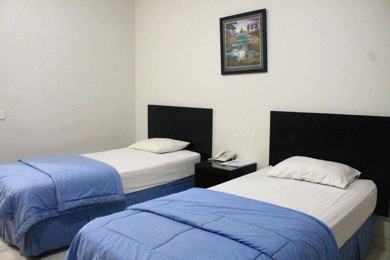 Carica Homestay Surabaya Eksteriør billede