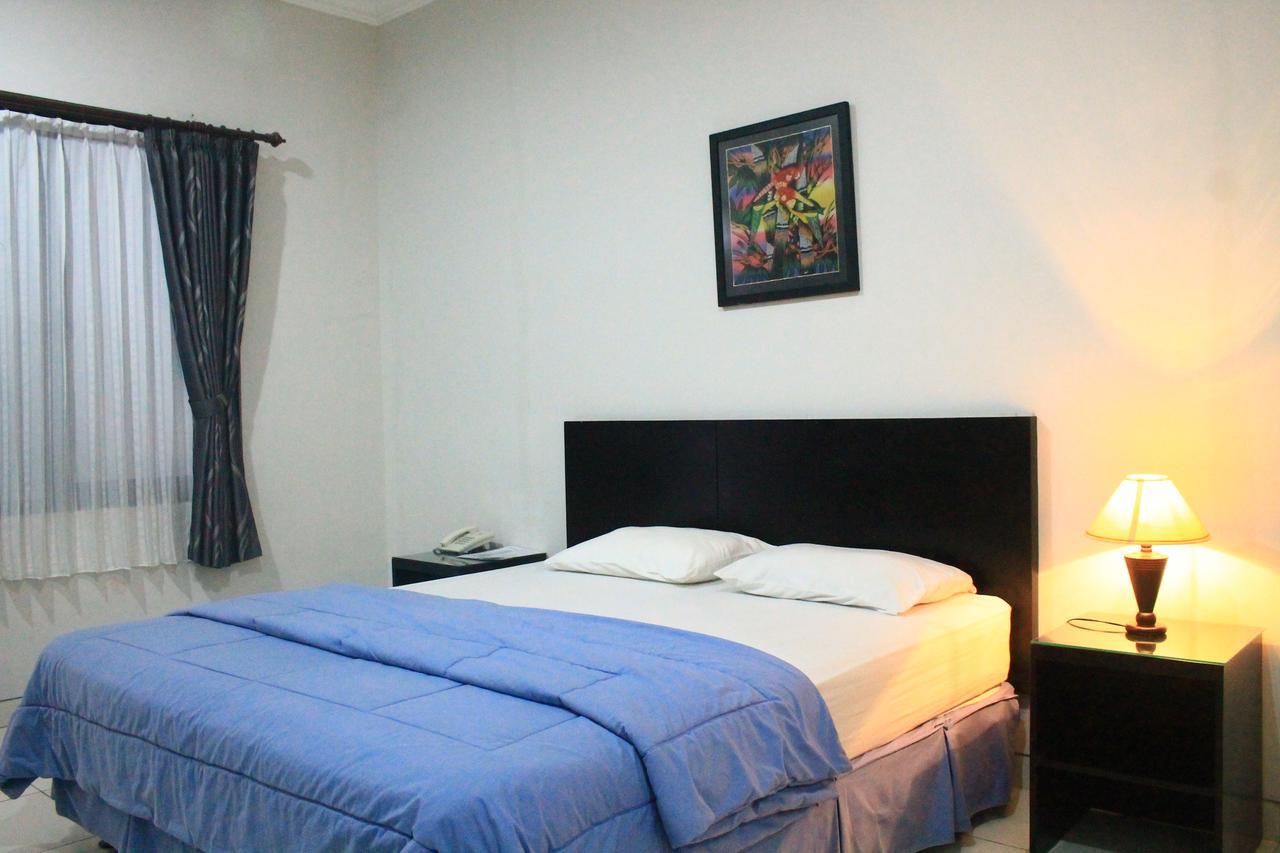 Carica Homestay Surabaya Eksteriør billede