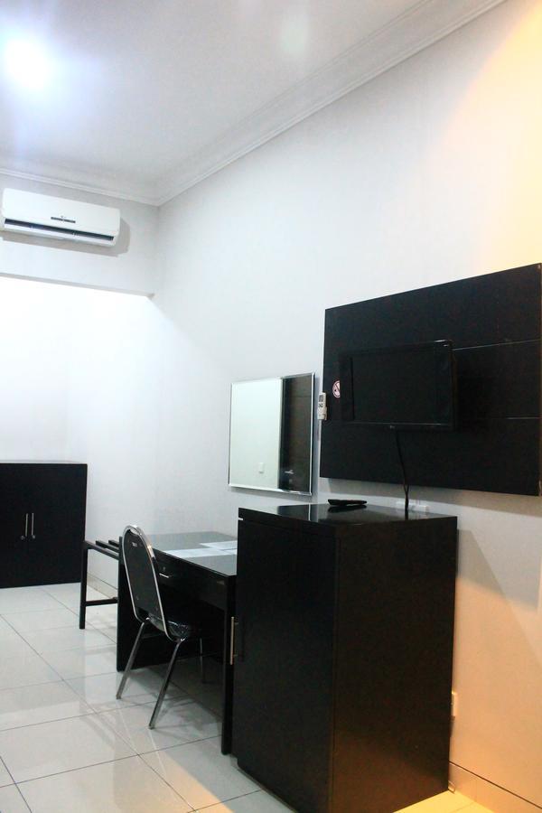 Carica Homestay Surabaya Eksteriør billede