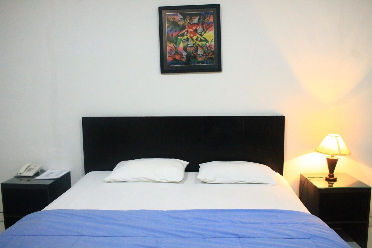 Carica Homestay Surabaya Eksteriør billede