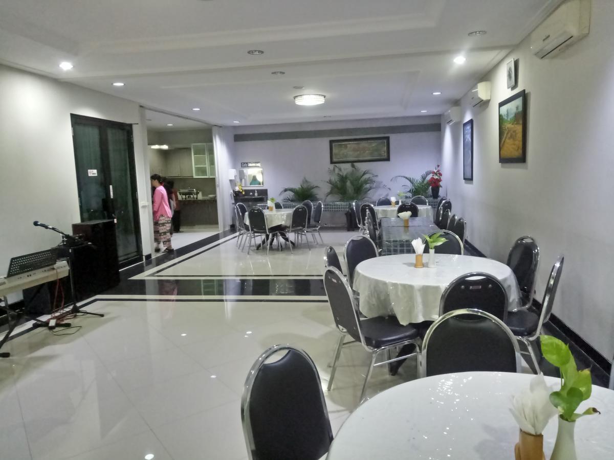 Carica Homestay Surabaya Eksteriør billede