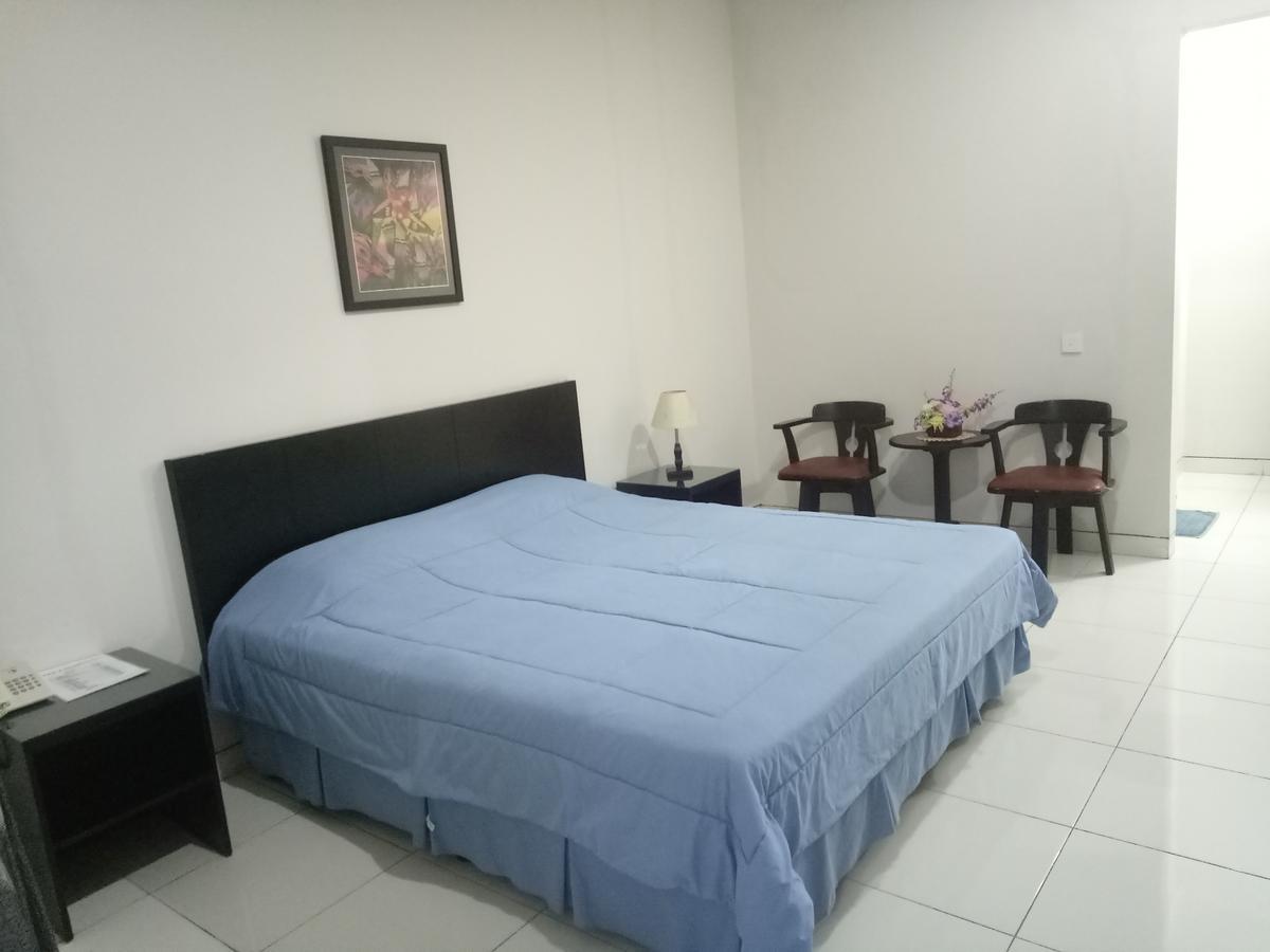 Carica Homestay Surabaya Eksteriør billede
