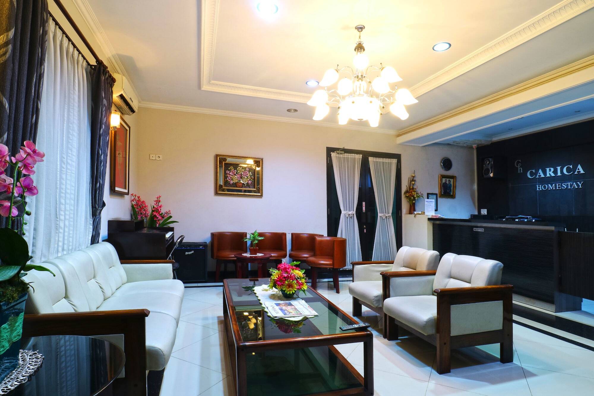 Carica Homestay Surabaya Eksteriør billede