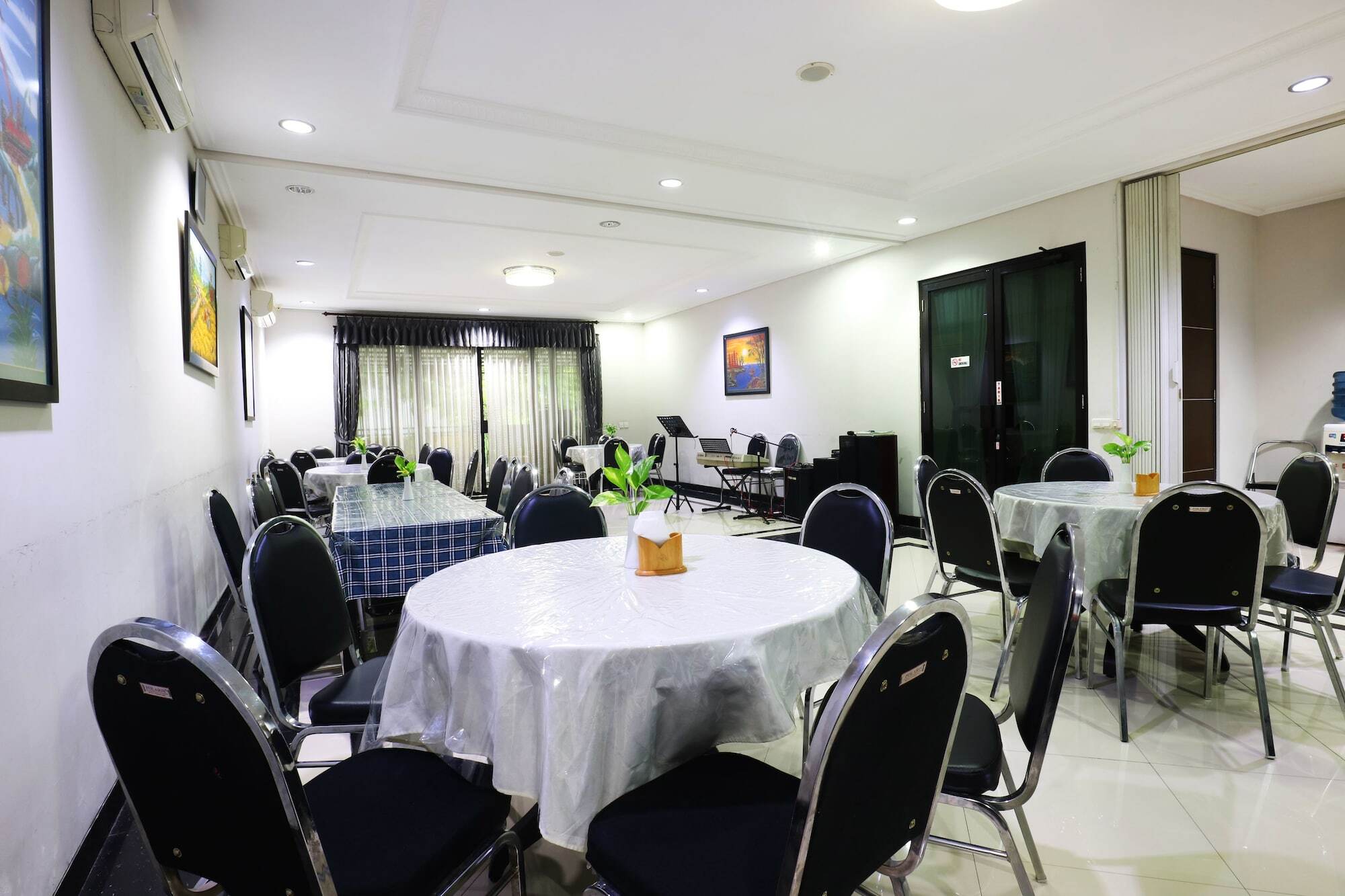Carica Homestay Surabaya Eksteriør billede